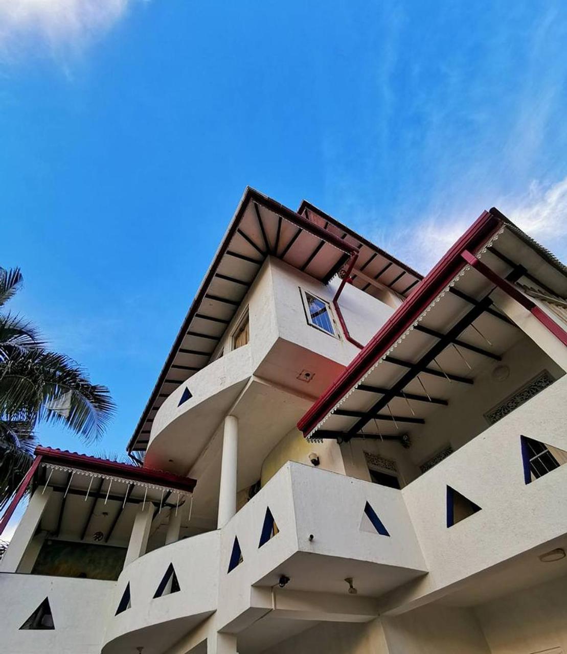 The Finz Hotel Hikkaduwa Exterior photo